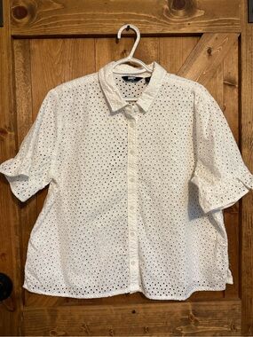 Lands’ End White Eyelet Button Front Blouse Size Large 14-16